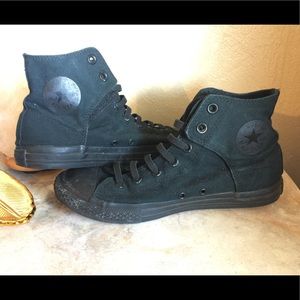 Black on black Converse